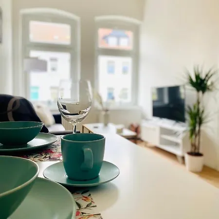 Stilvolles In Zentraler Lage - Smart-tv, Queensize-bett, Altbaustil, Kueche In City-naehe Apartment