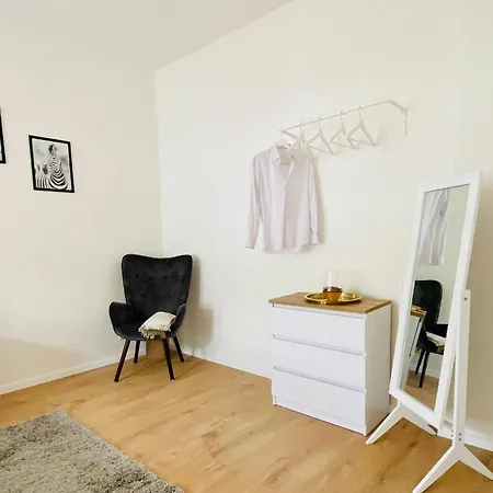 Apartment Stilvolles In Zentraler Lage - Smart-tv, Queensize-bett, Altbaustil, Kueche In City-naehe Erfurt