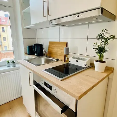 Stilvolles In Zentraler Lage - Smart-tv, Queensize-bett, Altbaustil, Kueche In City-naehe Apartment