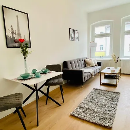 Stilvolles In Zentraler Lage - Smart-tv, Queensize-bett, Altbaustil, Kueche In City-naehe * Erfurt
