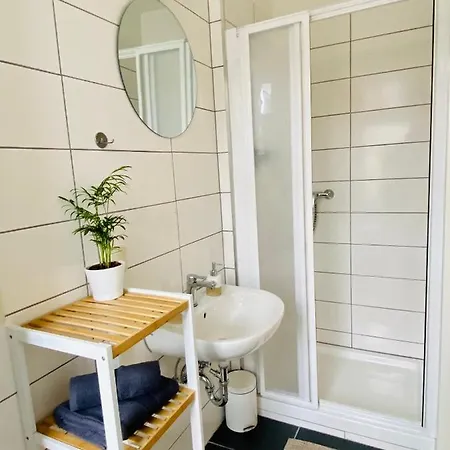 Apartment Stilvolles In Zentraler Lage - Smart-tv, Queensize-bett, Altbaustil, Kueche In City-naehe
